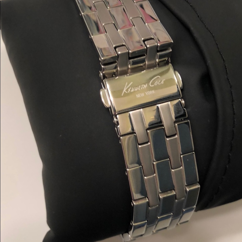 Kenneth Cole watch - Picture 3 of 3